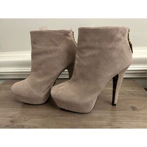Betsy Johnson Thanee Booties Platform Taupe Suede 6.5M